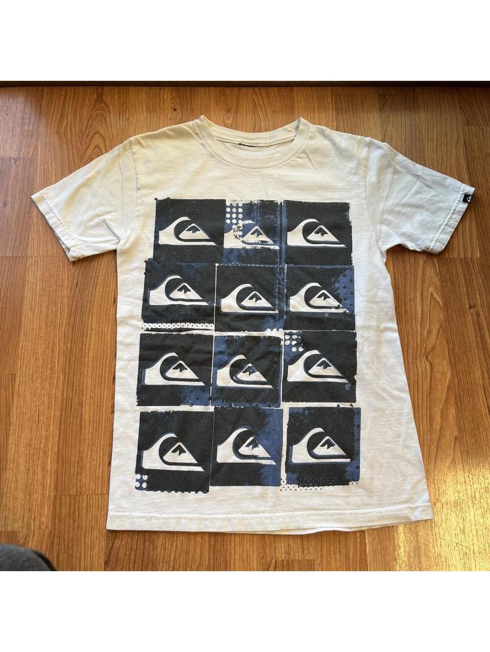 Vintage Y2K surf quicksilver graphic tee | size S